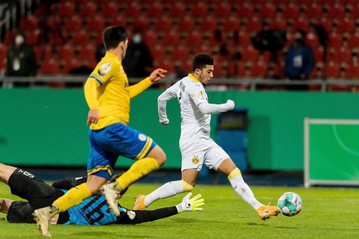 爱游戏体育-包含今晨浙江稠州调整名单以备德国杯转折点曼城状态回暖，巴黎圣日耳曼今晚止住颓势瞬间刷屏的词条