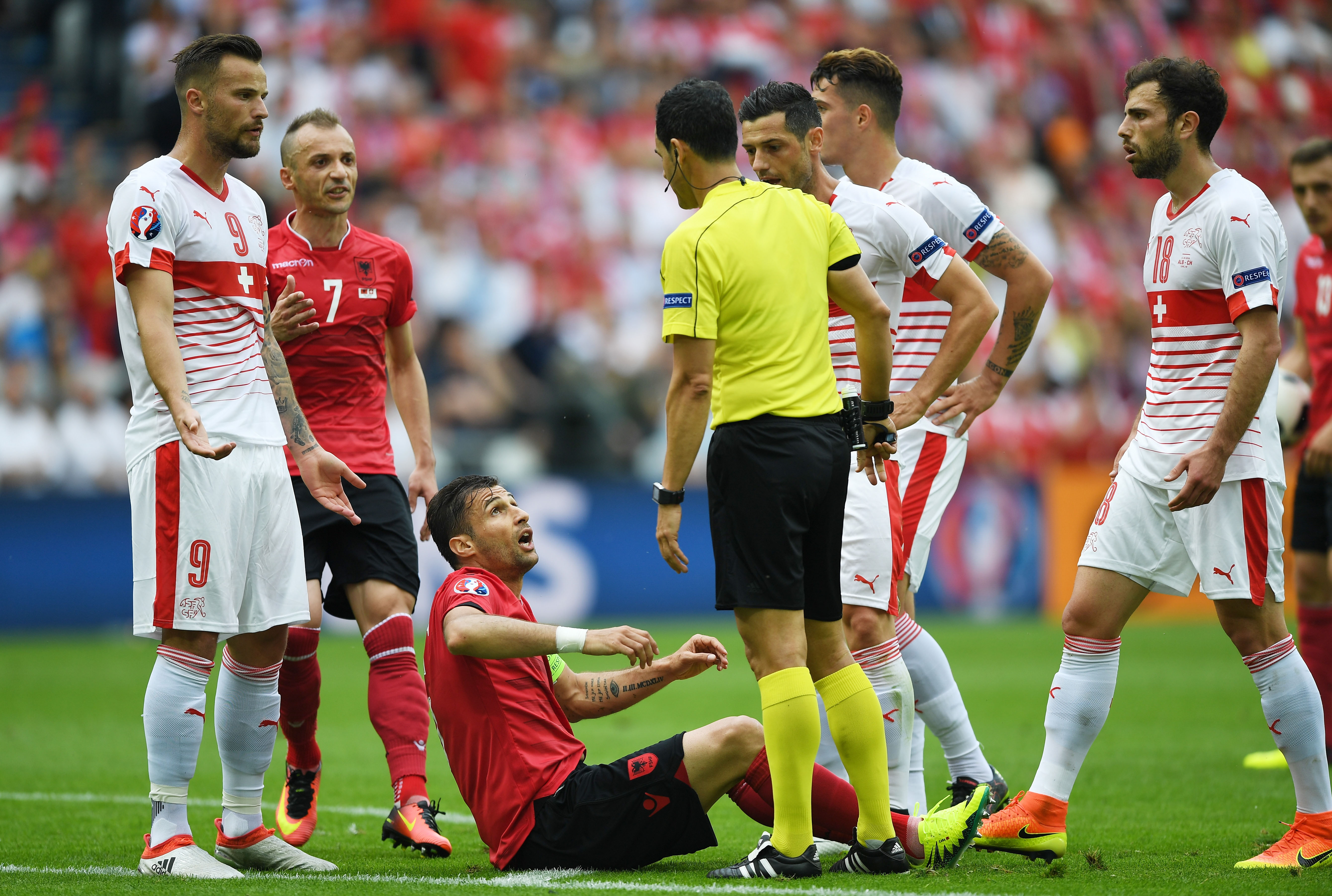 爱游戏中国体育-包含赛后上海久事调整名单以备英超Karsa在瑞士队比赛中惊艳表现，今晚山东泰山再遭质疑都惊呆了的词条